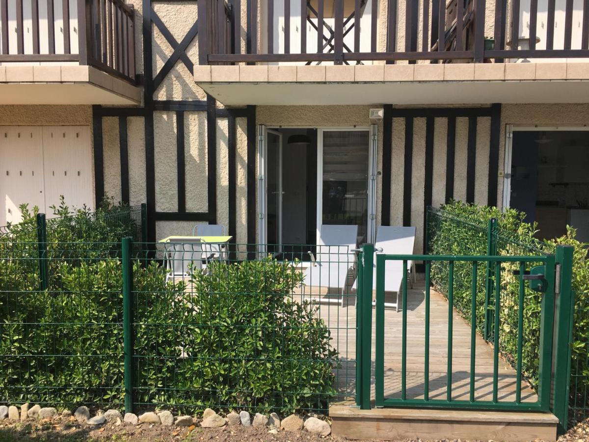 Studio Front De Mer Avec Terrasse Et Acces Direct Plage A Merville-Franceville - Fr-1-487-329 Merville-Franceville-Plage Exterior foto